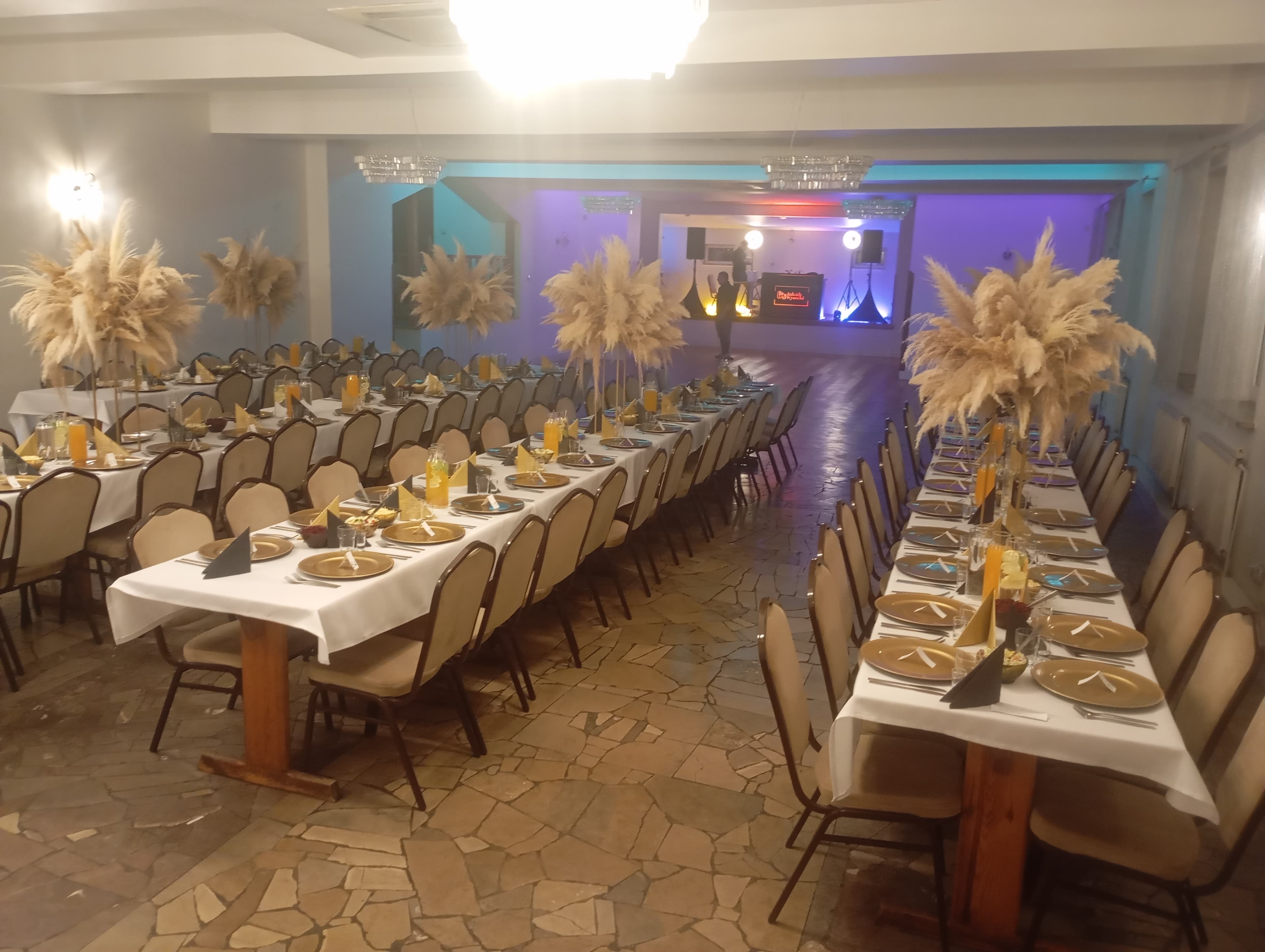 Udekorowana sala na przyjęcie weselne - AZ Catering